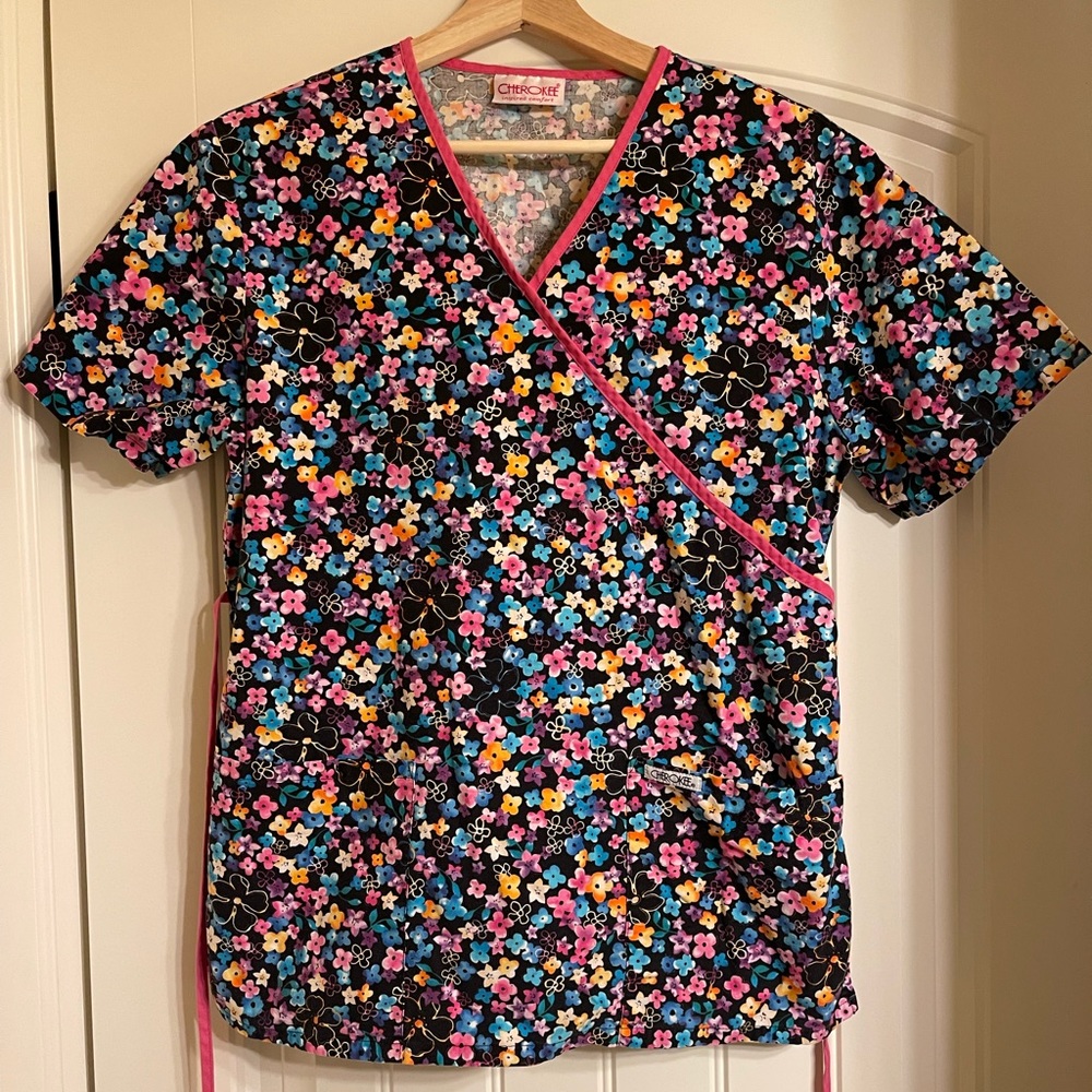 Cherokee floral tie back scrub top sz small